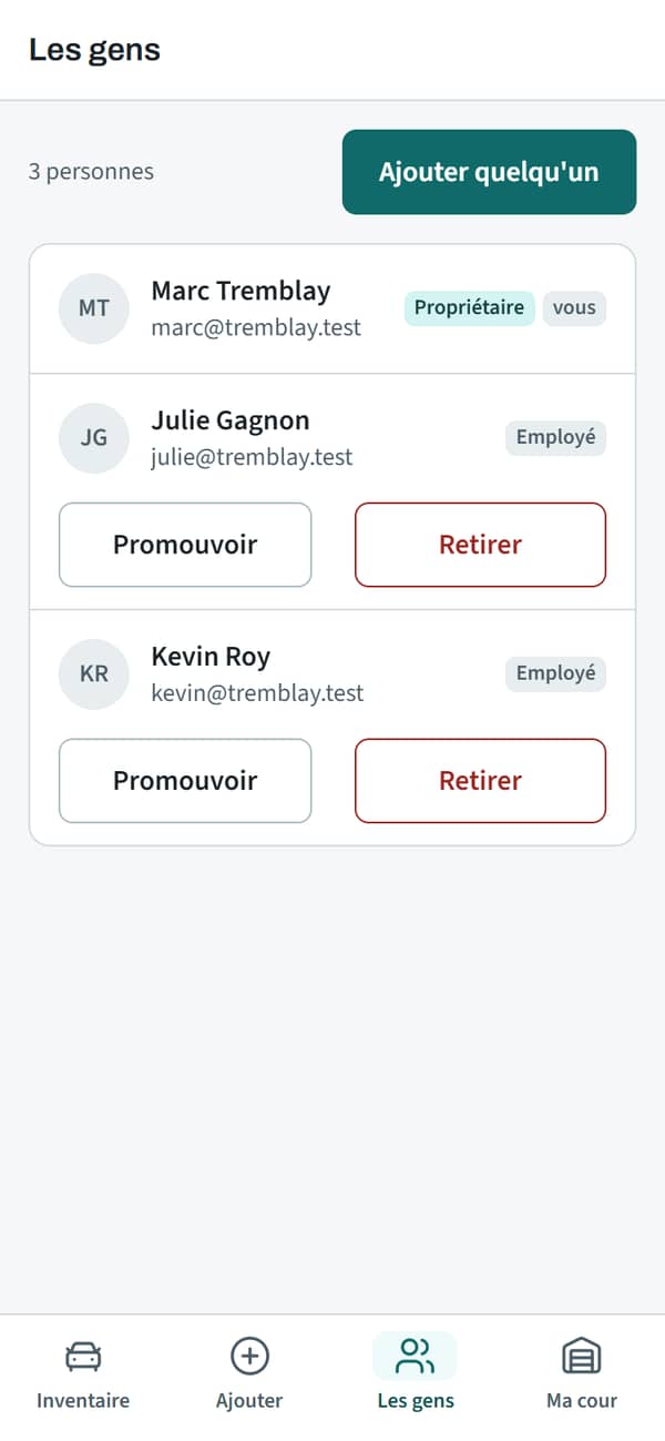 L’appli de la cour, l’écran Les gens : le propriétaire et deux employés, chacun avec son accès.