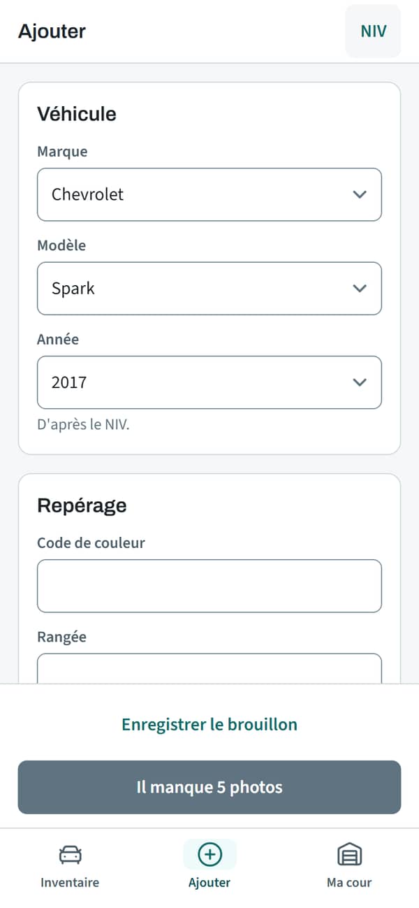 L’appli de la cour, une fois le NIV lu : Chevrolet Spark 2017, la marque, le modèle et l’année remplis d’après le NIV.